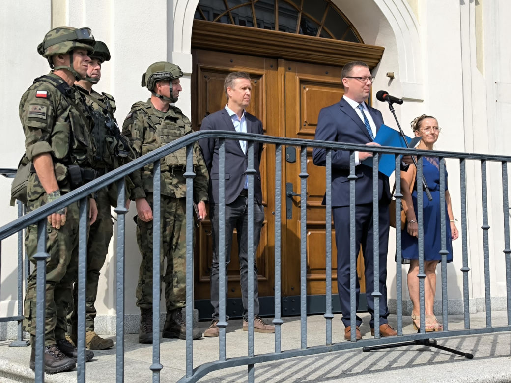 Żołnierze na rynku w Lesznie