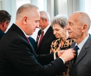 Złoty Gody par małżeńskich w Siedlcach - wręczenie pamiątkowych medali