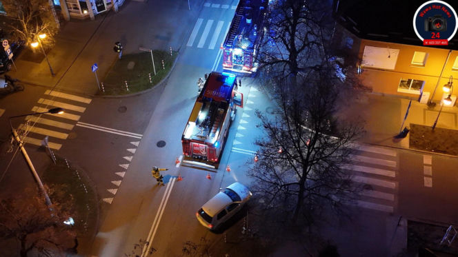 Pożar w Pruszkowie. Spłonęło mieszkanie, jedna osoba w szpitalu
