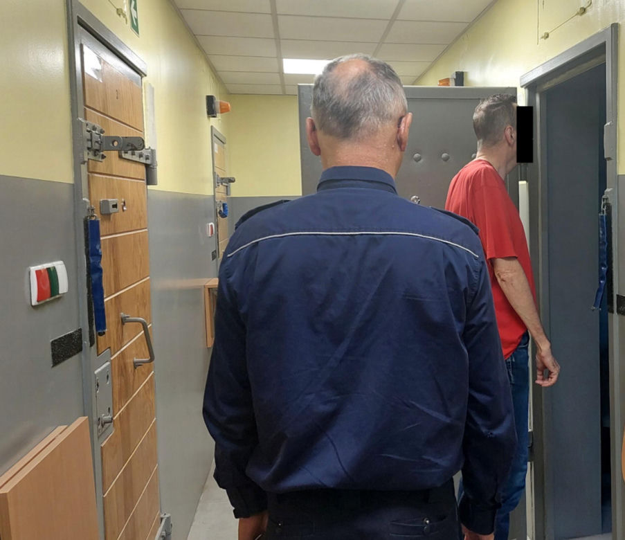 Policjanci z Grodziska Mazowieckiego pojechali do... Wadowic. Nielegalny aresnał broni zlikwidowany