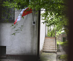 Smutny widok domu Kaczyńskiego. Willa na Żoliborzu się sypie