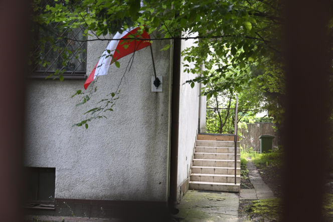 Smutny widok domu Kaczyńskiego. Willa na Żoliborzu się sypie