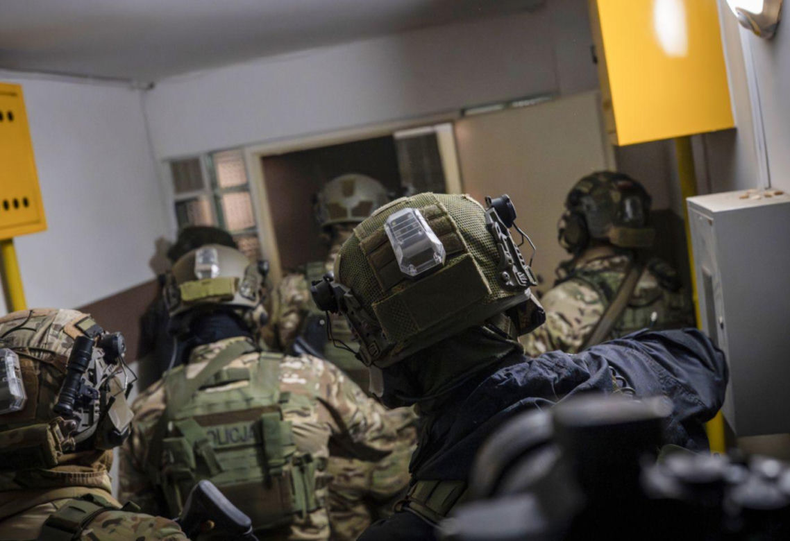 W sprawie zatrzymano trzy osoby: byłego partnera ofiary, jego matkę oraz znajomego