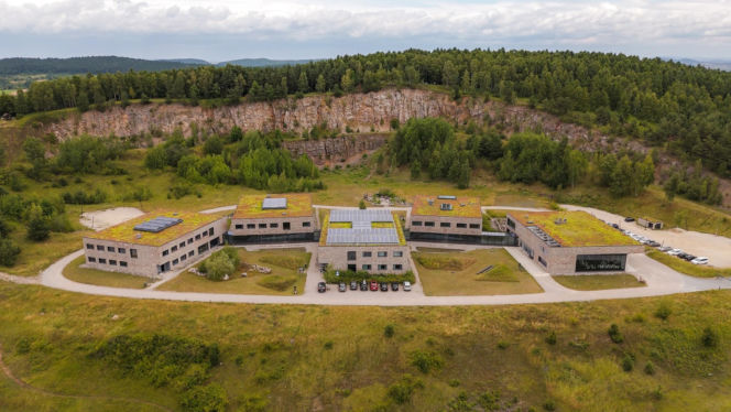 Nowoczesne centrum badawcze w nieczynnym kamieniołomie. Chęciny