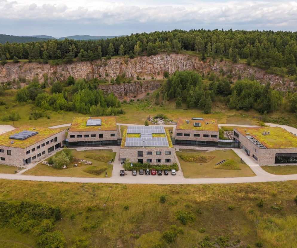 Nowoczesne centrum badawcze w kamieniołomie Korzecko. Tak wygląda hit architektury w Świętokrzyskiem