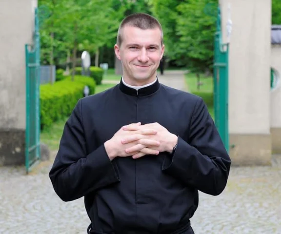 Rapuje i chce budować mosty między Kościołem a młodymi. Ks. Budai w nowym utworze