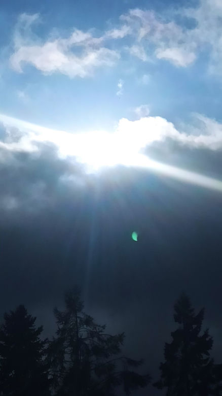 Niesamowity widok! Częściowe zaćmienie słońca w Lublinie w obiektywie Czytelników