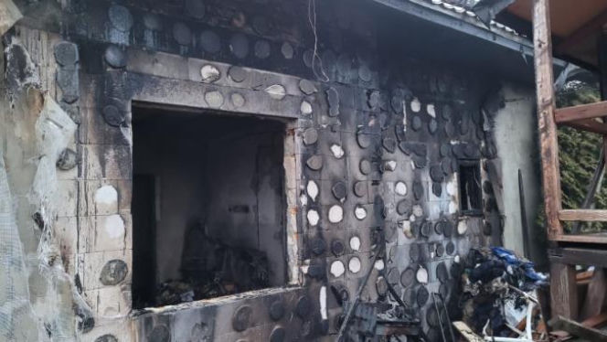 Ogień pojawił się o świcie. Rodzina straciła wszystko. "Nie mają dokąd wrócić"