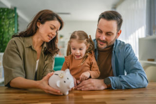 Tani kwiecień z dzieckiem. PIT i 800+ do 30 kwietnia mogą zrobić miejsce w budżecie