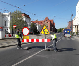 Ruszyły roboty w rejonie placu Rapackiego w Toruniu. Ciężki sprzęt na placu budowy