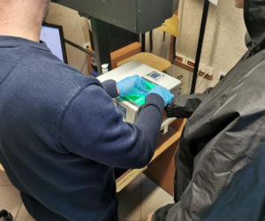 Rozbój na 49-latku. Policja zatrzymała podejrzanych