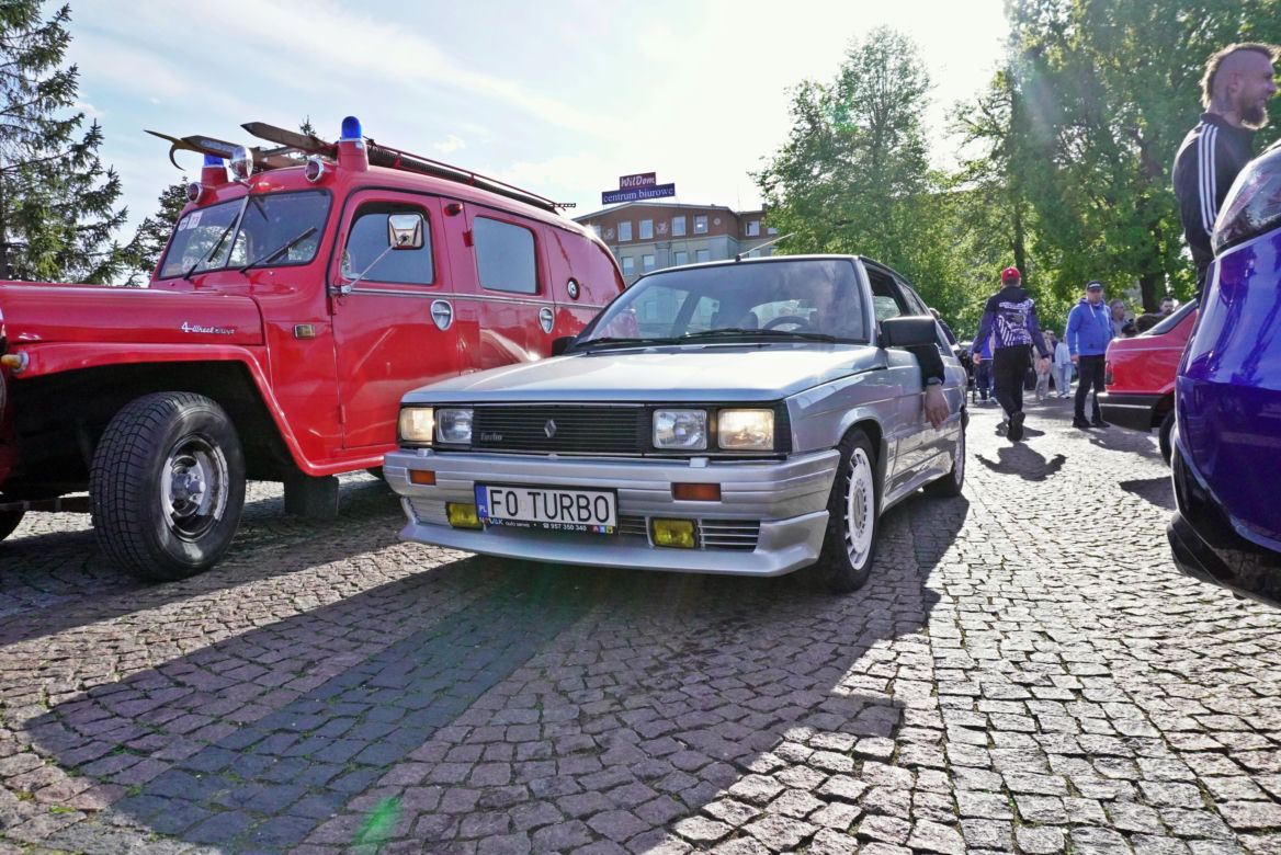 Zlot miłośników klasycznych samochodów w Gorzowie