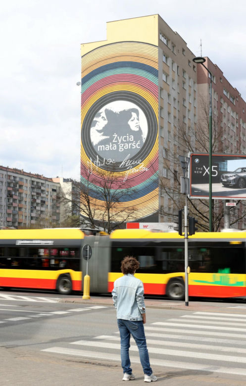 Mural na bloku, w którym mieszkała Anna Jantar