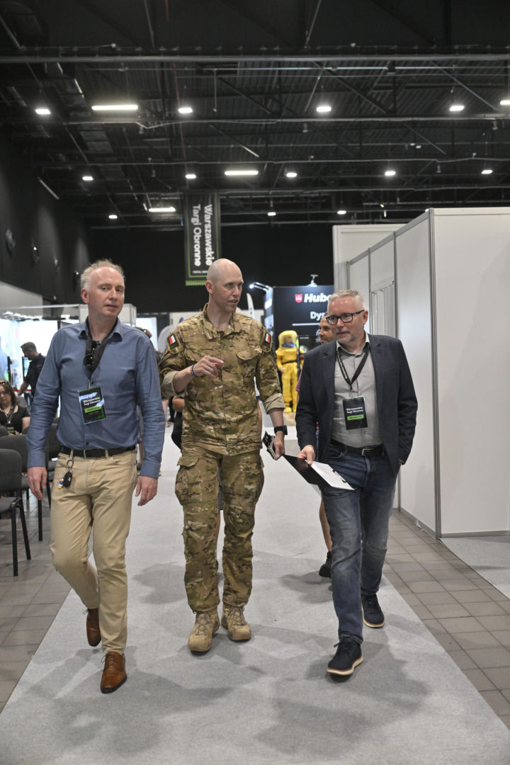 Warszawskie Targi Obronne. Scena Biała. Fire chat: Gen. Chmielewski o pasji do cyberbezpieczeństwa i i ekstremalnego biegania