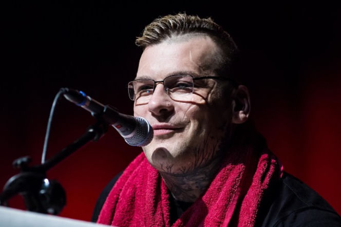Popek - wiemy jaka partia przygarnęła rapera [VIDEO +18]