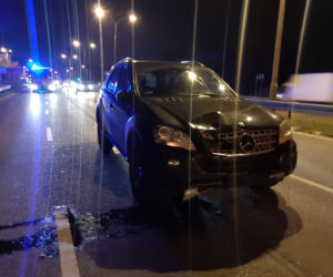Auto wbiło się w zabytkową gospodę