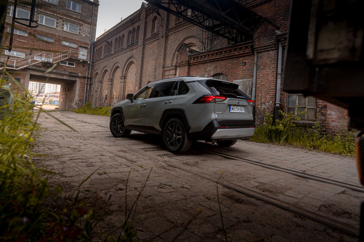 Toyota RAV4 Adventure Hybrid Dynamic Force 222 KM i-AWD e-CVT