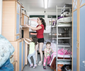 Powódź Podkarpackie. Żołnierze przywieźli kontenery mieszkalne dla rodziny z Trzcinicy [ZDJĘCIA]
