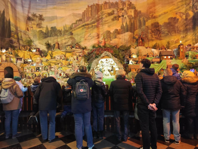 Niezwykła ruchoma szopka w Krakowie robi furorę! Ma ponad 100 figurek, a jej historia sięga 800 lat