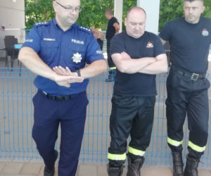 Uczą jak bezpiecznie wypoczywać nad wodą i ratować życie