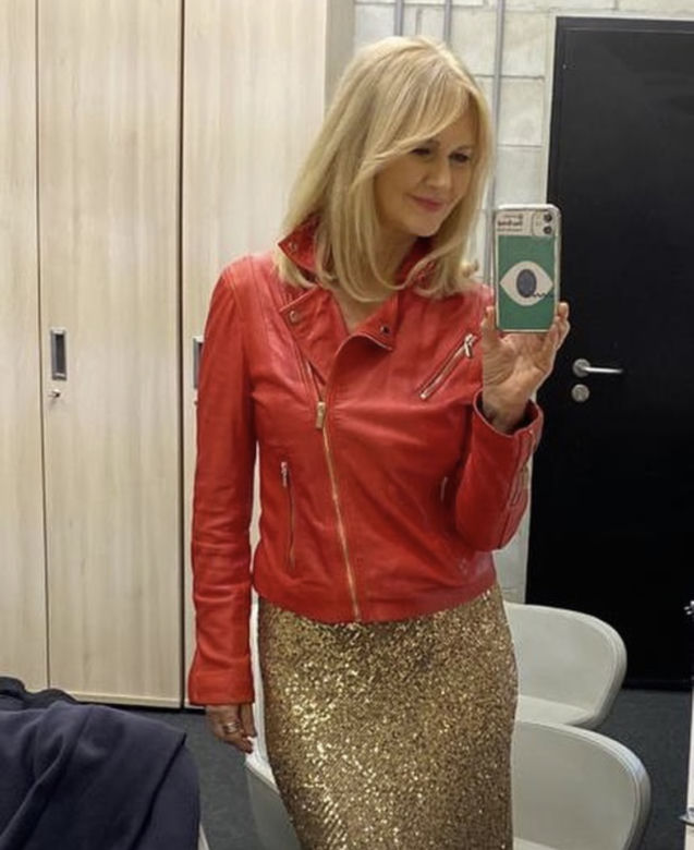 Jak ubierać się po 60-tce żeby wyglądać elegancko? Warto postawić na klasykę