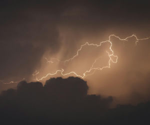 Zapowiadają burze i deszcze w 8 województwach. Pogodowy armagedon kwestią godzin