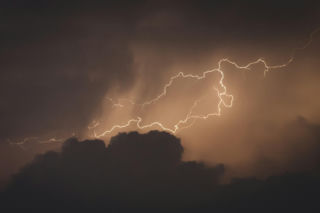 Zapowiadają burze i deszcze w 8 województwach. Pogodowy armagedon kwestią godzin