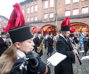 Barbórka 2025. Pobudka górnicza na Nikiszowcu w wykonaniu Orkiestry Wieczorek