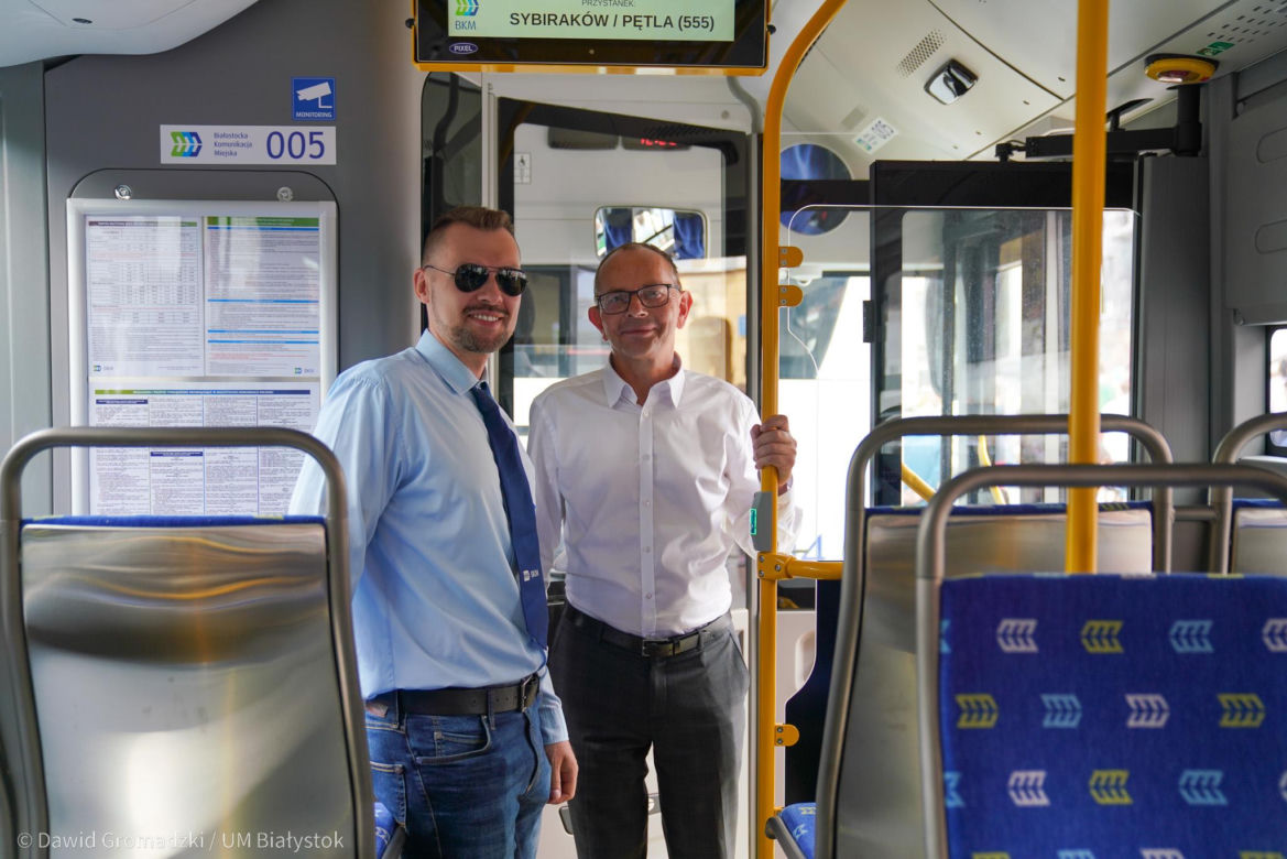 Zaprezentowano pierwsze 20 autobusów elektrycznych w Białymstoku. Od poniedziałku pojawią się na ulicach miasta [ZDJĘCIA]