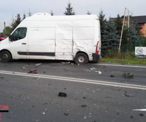 Poważny wypadek z udziałem wozu strażackiego na DK44 w gminie Oświęcim [ZDJĘCIA]