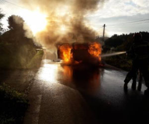 Citroen zamienił się w słup ognia! Przyczyna pożaru jest nieustalona