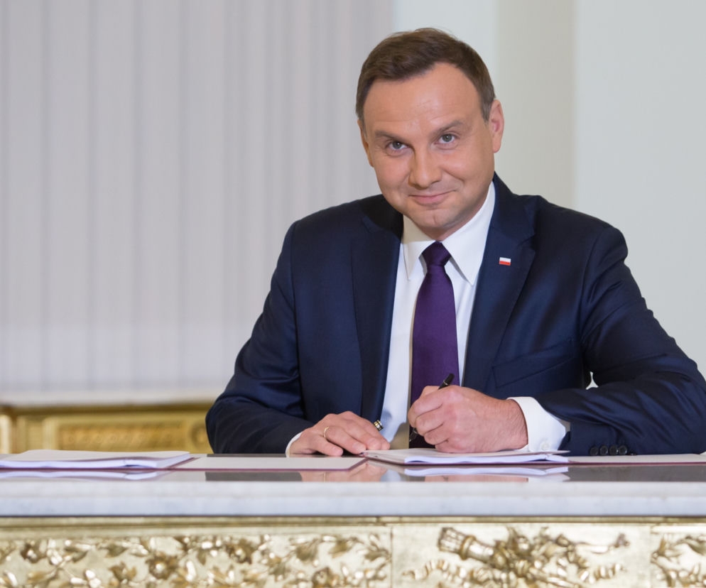 OBNIŻCIE WIEK EMERYTALNY