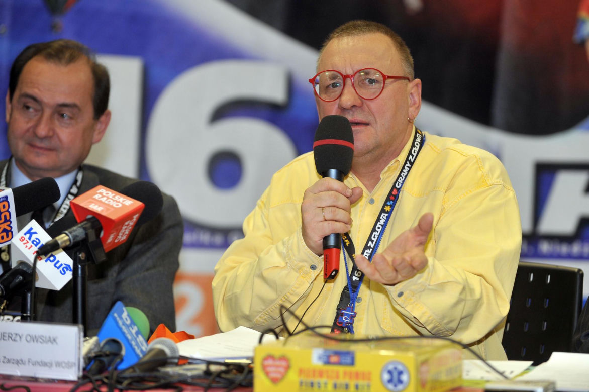 Jerzy Owsiak na przestrzeni lat. Tak zmieniał się jego charakterystyczny wizerunek