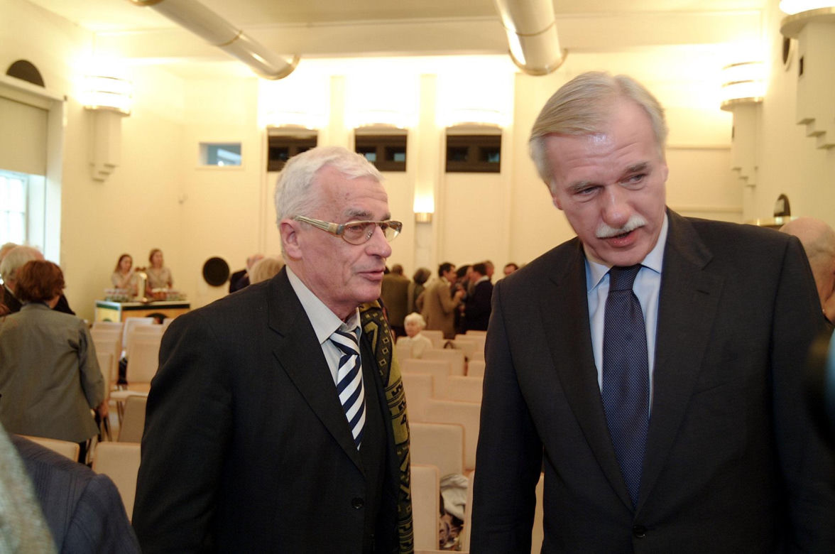 Mało kto wie, że Andrzej Olechowski prezenterem muzycznym i był DJ-em. Wspomniała go gwiazd TVP