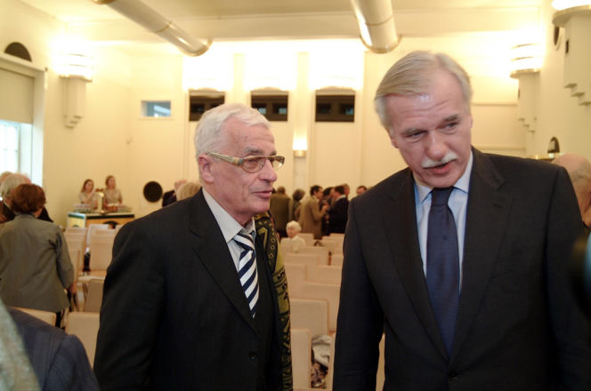 Mało kto wie, że Andrzej Olechowski prezenterem muzycznym i był DJ-em. Wspomniała go gwiazd TVP