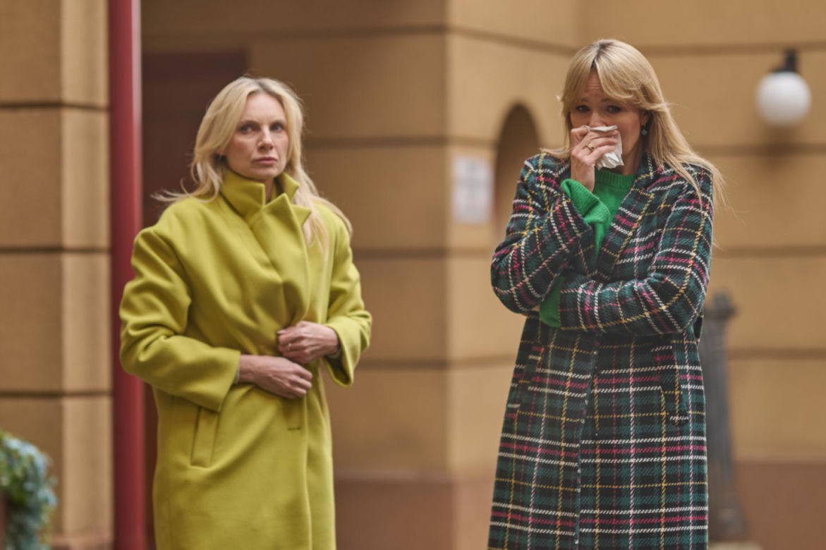 Na Wspólnej, odc 4076. Monika (Sylwia Gliwa), Żaneta (Anna Guzik)