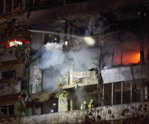 Nocny atak na Kijów! Wielkie eksplozje, płoną bloki