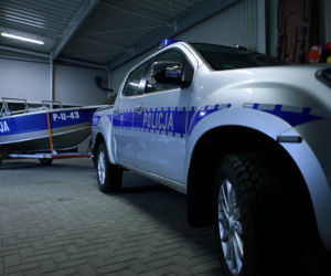 Nowe policyjne Isuzu D-MAX z łodzią motorową w Poznaniu