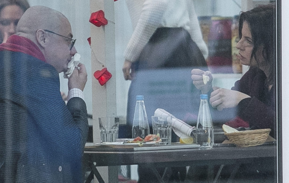 Premier kupił kwiaty a Kamiński bieliznę