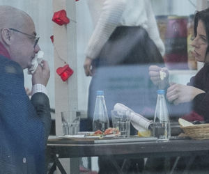 Premier kupił kwiaty a Kamiński bieliznę
