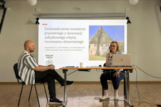 III Zlot Ruinersów w Lubomierzu. Klasztorny skwer i budynki wypełniały dyskusje, porady i opowieści o remontowanych domach. - Takie spotkania dodają energii - mówili uczestnicy
