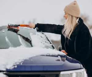 Zamarznięte szyby? Oto domowe sposoby, by się z nimi sprawnie uporać
