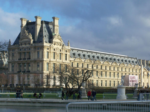 Potop w Luwrze! Wielkie zniszczenia, pracownicy załamują ręce