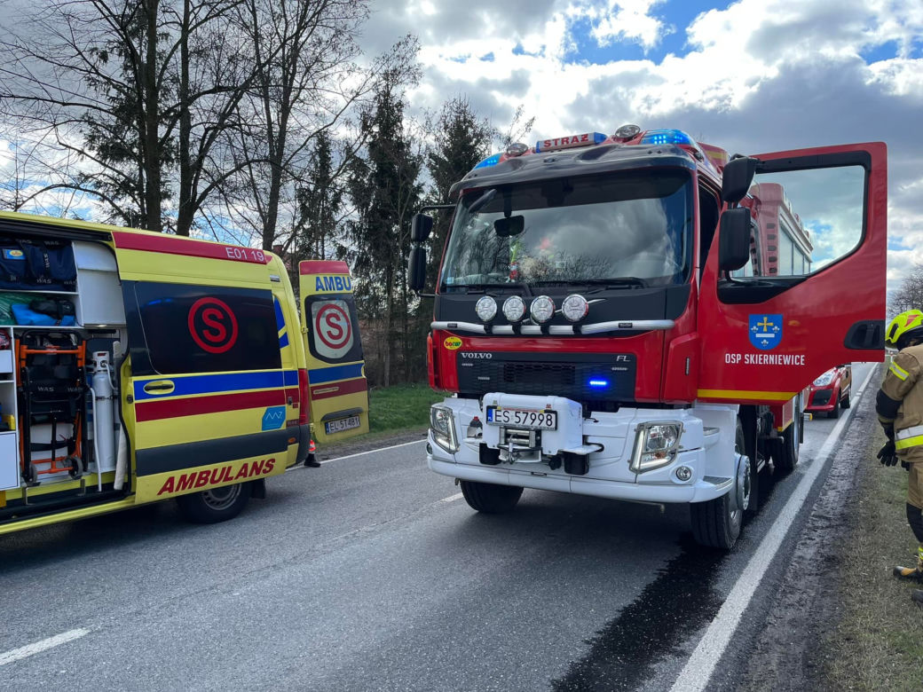 Śmiertelny wypadek pod Skierniewicami! 31-latek bez szans w zderzeniu z dostawczakiem [ZDJĘCIA]