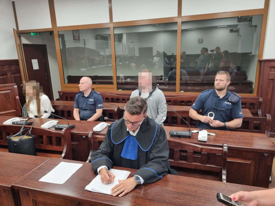 Proces w sprawie znęcania się nad 5-letnimi bliźniaczkami