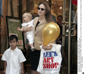  Angelina Jolie kończy 39 lat! Jak się zmieniała?