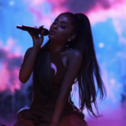 Ariana Grande w Paryżu. 'To dla moich 22 aniołków' – informacje, premiery teledysków – ESKA.pl