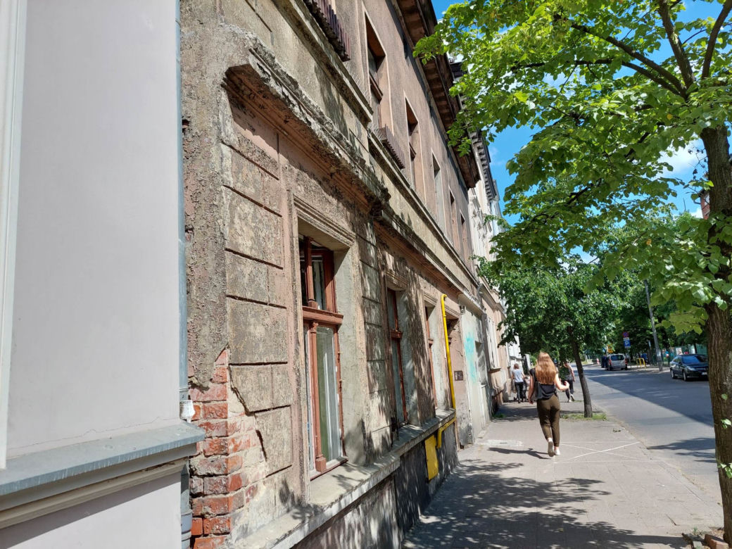 Kamienice w centrum Bydgoszczy potrzebują remontu. Gdzie prace już ruszyły, a gdzie tynk wciąż sypie się ze ścian?