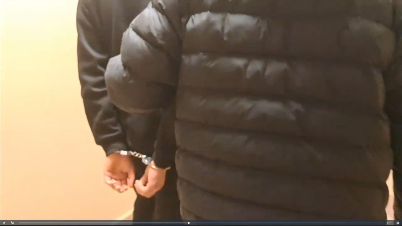 Krwawy napad na sklep w Kobyłce. Co wiemy o zatrzymanym 22-latku?