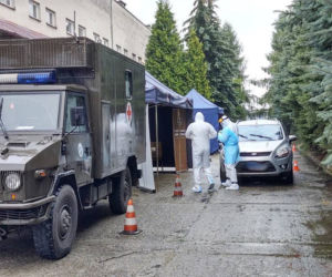 Koronawirus. W Nowym Sączu działa punkt poboru wymazów. Ruszyły badania przesiewowe